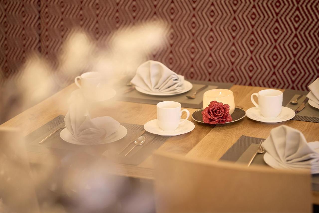 Hotel Table Corvara In Badia Exterior photo